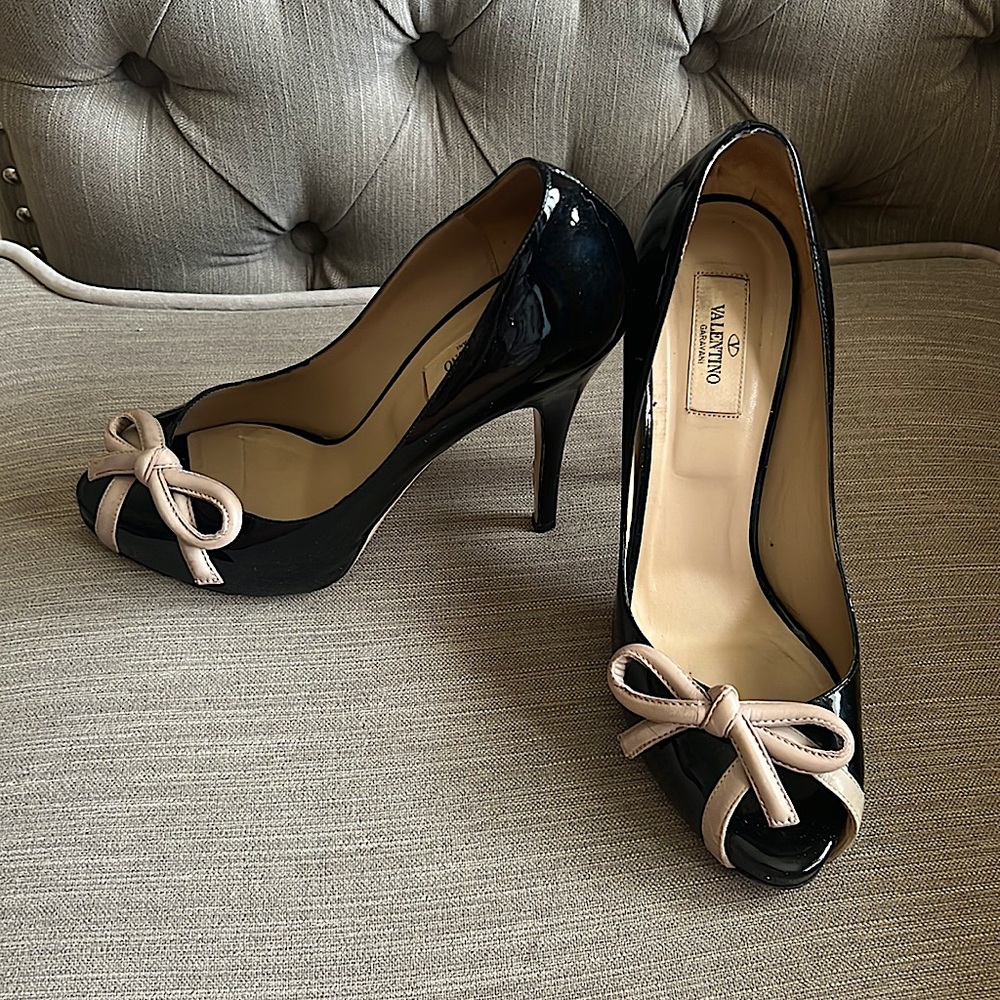 Valentino high heels pumps, black with bow size 40